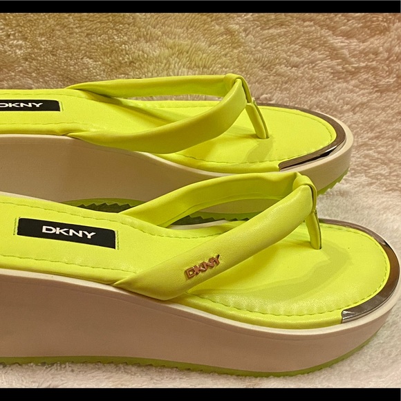 sandals - Picture 2 of 9